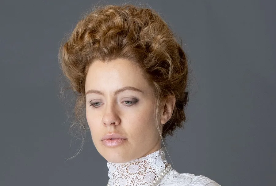 1900s Edwardian hairstyle