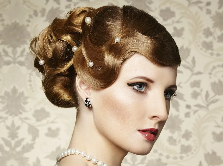 1900s hairstyle with finger waves