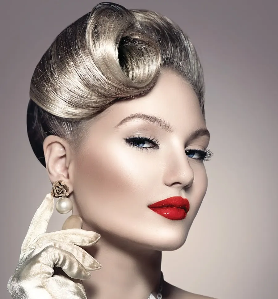 1900s hairstyle with victory roll