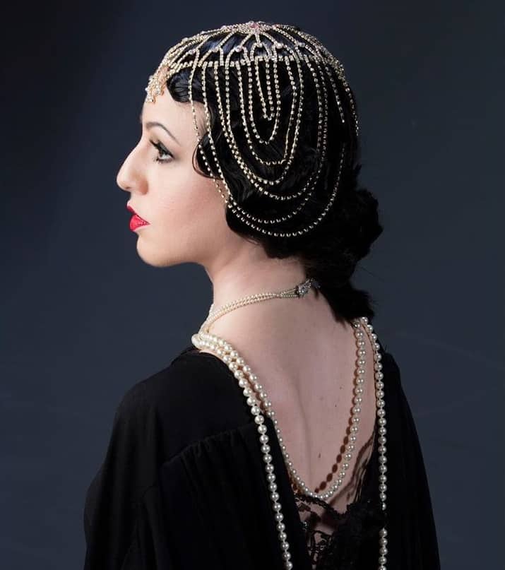 1920s long hairstyle for women