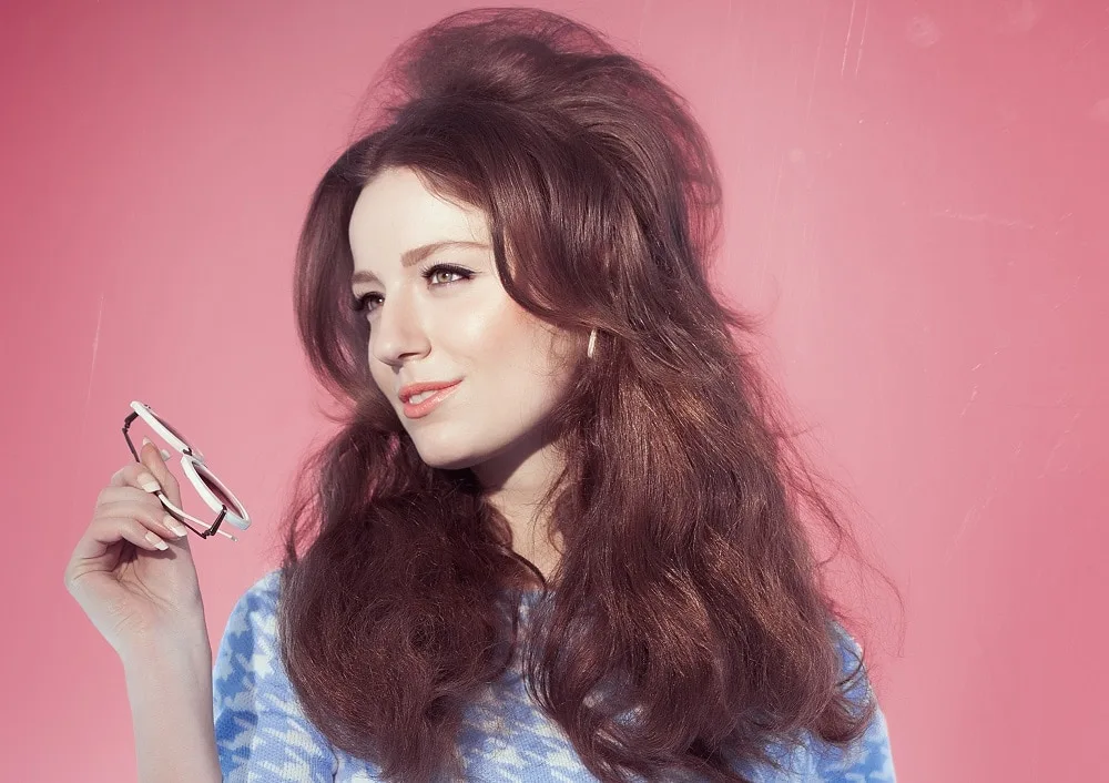 1960s messy hairstyle
