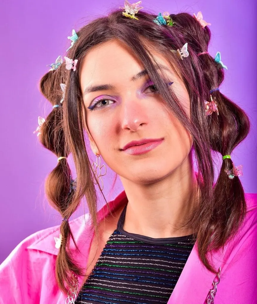 2000s butterfly clip hairstyle