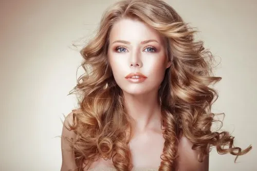 Amazing Curly Blonde Hairstyle-min