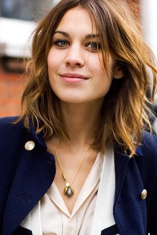 Cool-Shoulder-Length-Layered-Hairstyle