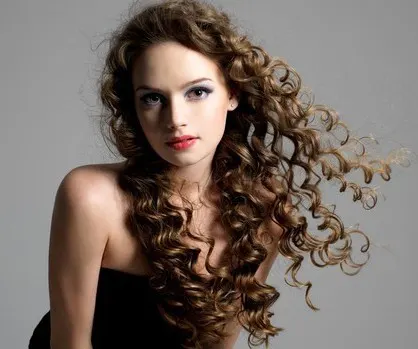 Beautiful curly hairstyle for girl