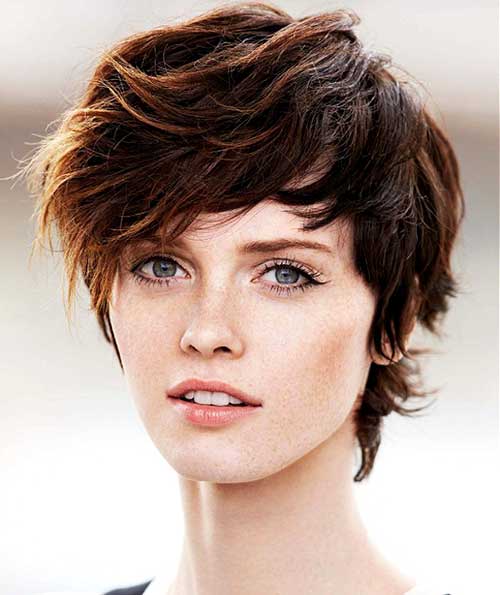 13 Feminine Short Haircuts For Wavy Hair: Trending Right Now