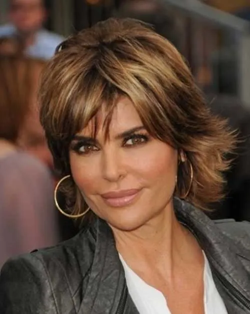 7: Lisa Rinna’s Short and Shaggy Style