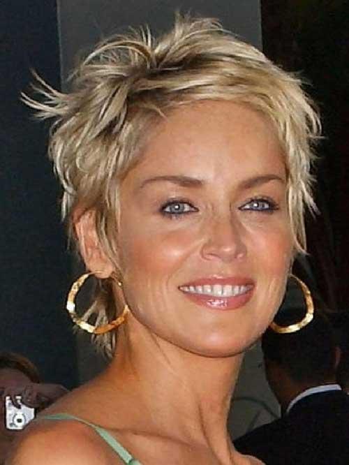 short layered blonde women hairstyle