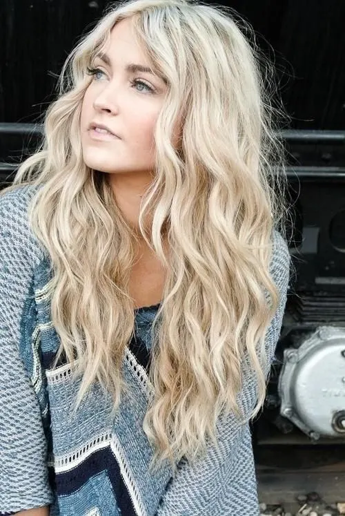 Beautiful layers hairstyle for 25 years girl