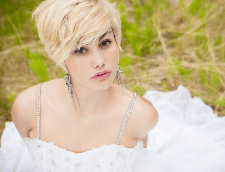 Kedd Alkohol Előtagja Short Hair Blond Girl Józan ész Csináld Jól Követelés