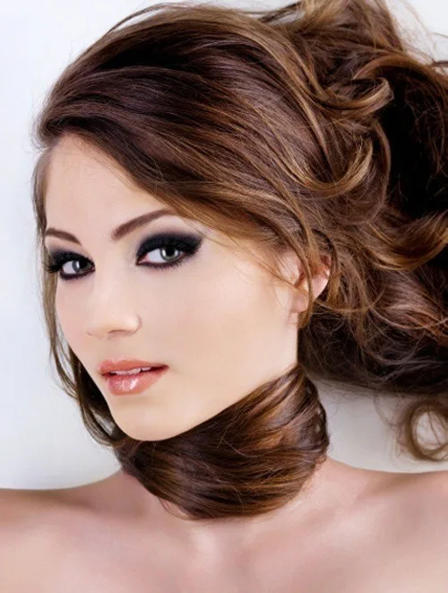 Brown Hairstyles With Caramel Highlights 20