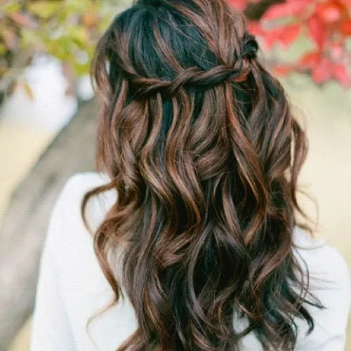 Brown Hairstyles With Caramel Highlights 22
