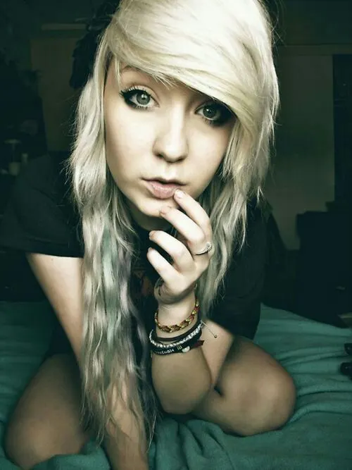 Emo Hairstyles for Girls 15