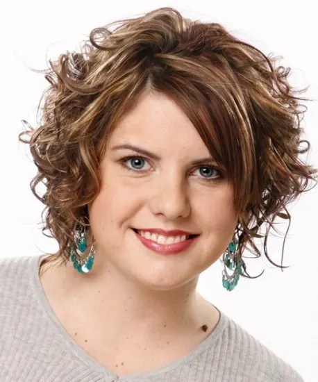 Short Haircuts for Women With Round Faces 15