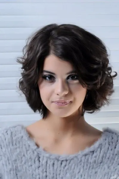 Short Haircuts for Women With Round Faces 19-min