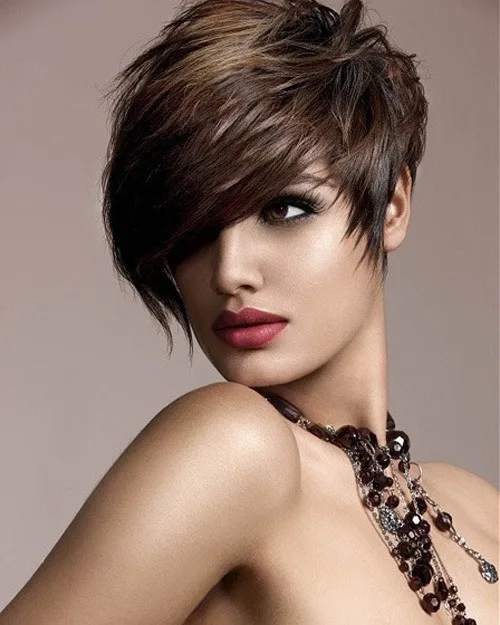 Short Haircuts for Women With Round Faces 33