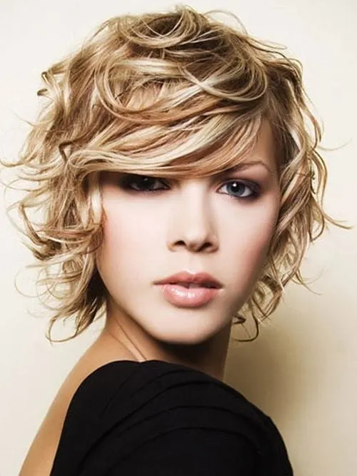 short wavy hairstyle