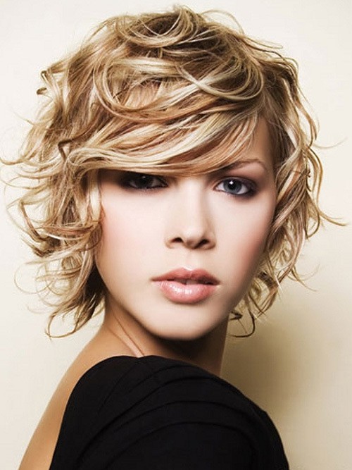 Short Haircuts for Women With Round Faces 45