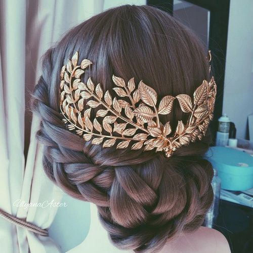 bridesmaid bun hairstyles for women