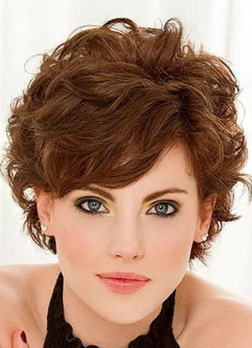 Wavy pixie hairstyle for women