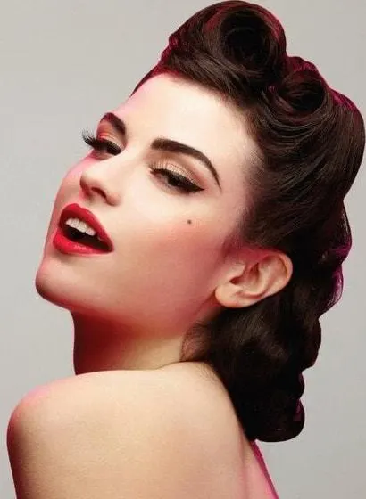 Easy Vintage Pin Up Hairstyles for Women 17-min