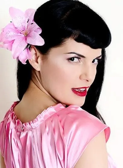 Easy Vintage Pin Up Hairstyles for Women 24-min