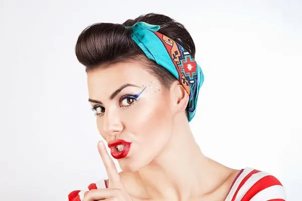 Easy Vintage Pin Up Hairstyles for Women 3-min