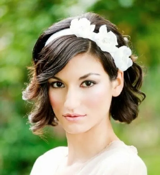 Short wedding hairstyle for women