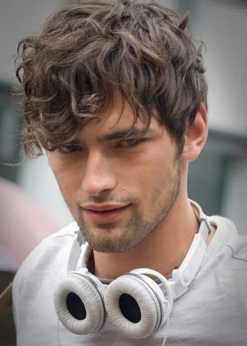 Wavy Hairstyles for men 9-min-min