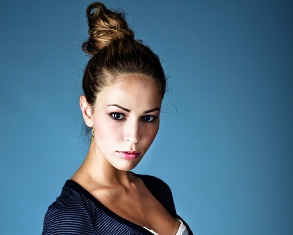 25 Hottest Sock Bun Hairstyles For Women 2020 Hairstylecamp
