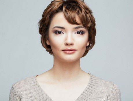 Pixie Cut With Round Face