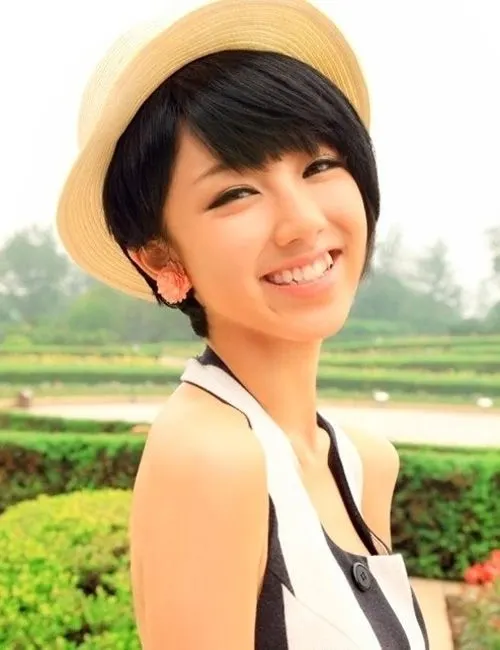 Wispy cut hairstyle for asian women