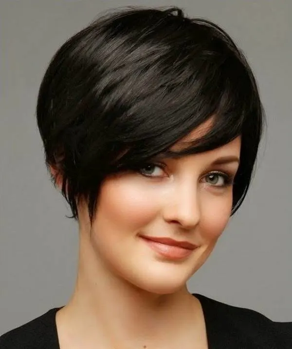 short hairstyles for women with thick hair 3-min