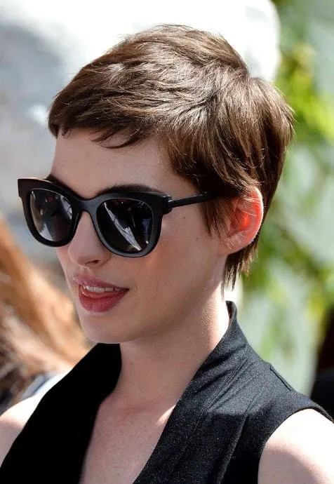 short pixie hairstyles for women 10-min