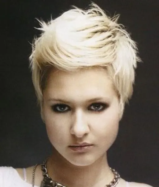 short pixie hairstyles for women 11-min