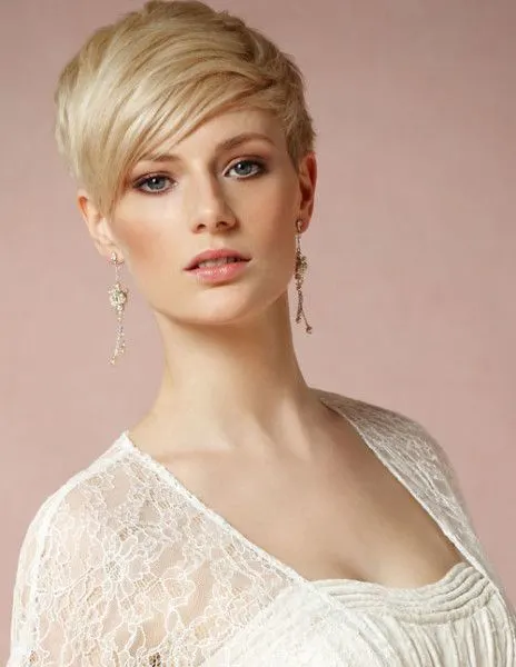 short pixie hairstyles for women 12-min