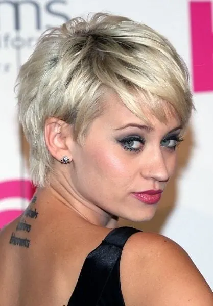 short pixie hairstyles for women 9-min