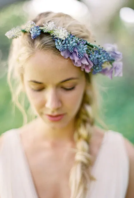 Real flowers with bohemian hairstyle you love 