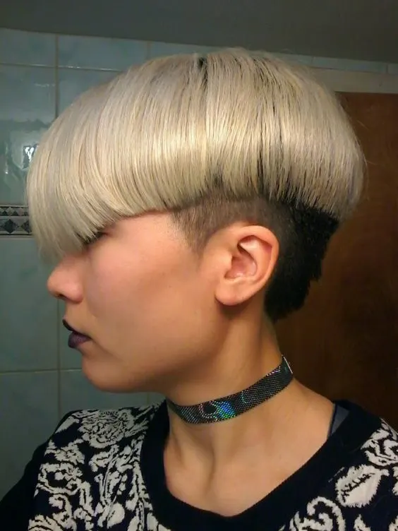 Reversed mushroom hairstyle for women 