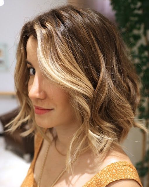 Wavy bob with partial highlights for shoulder haircut