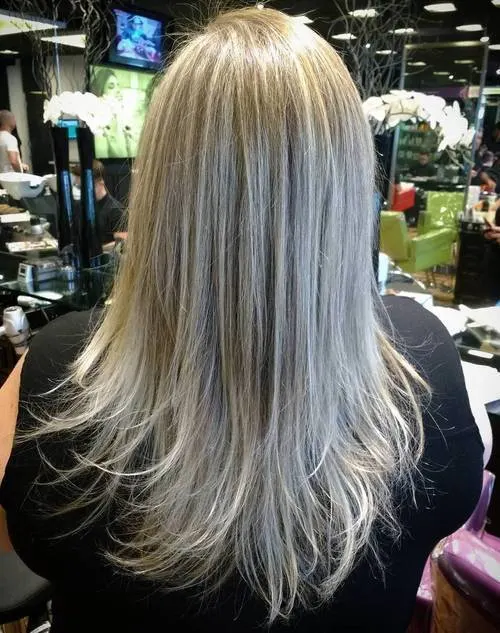 cool Platinum blond hairstyle for women 