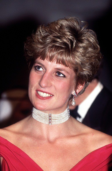 Princess Diana 1990s haircut