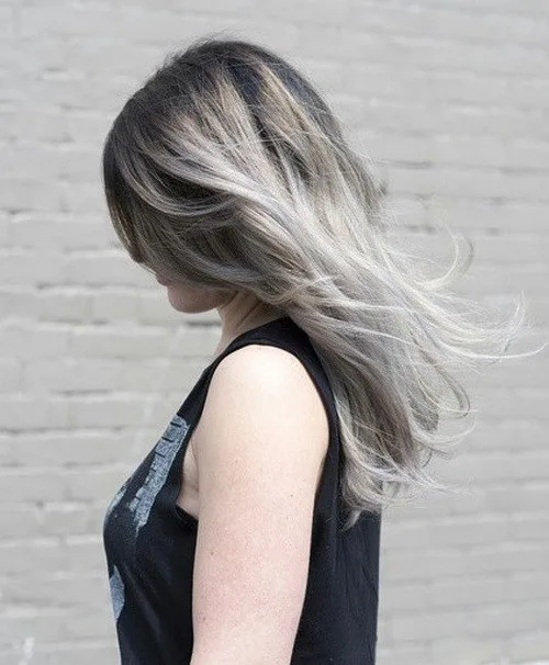 beautiful gray and blonde hairstyle for women 
