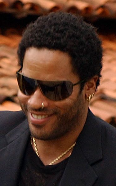 374px-lenny_kravitz_brasilia_2005-8449379