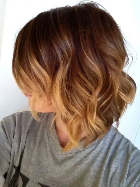 Layer beach waves in short hairstyle 