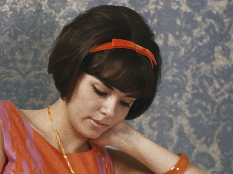 60s short hairstyle with headband
