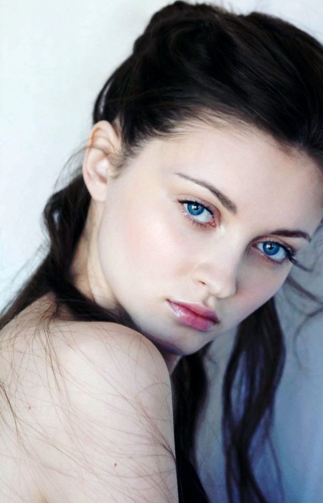 Black Hair Blue Eyes 30 Flattering Looks For 2023