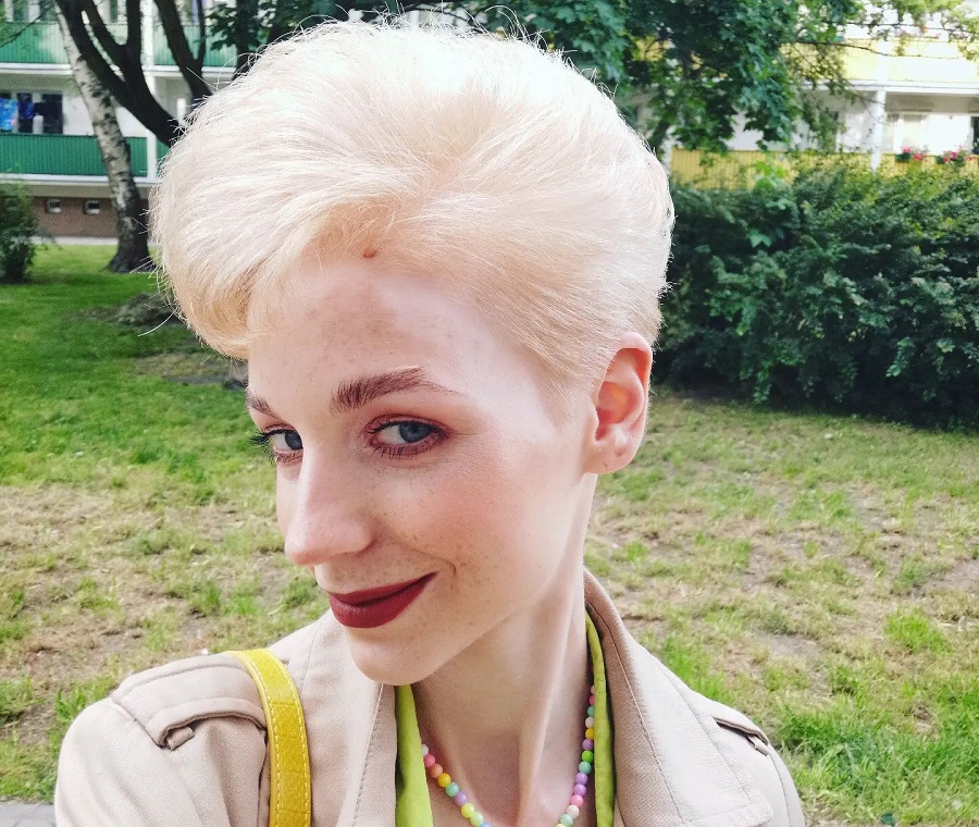 80s short hairstyle