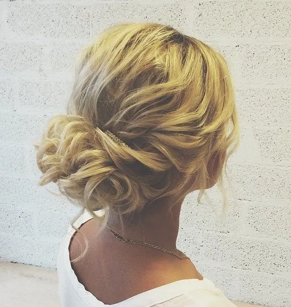 Messy Buns for Curly Hairstyle you love