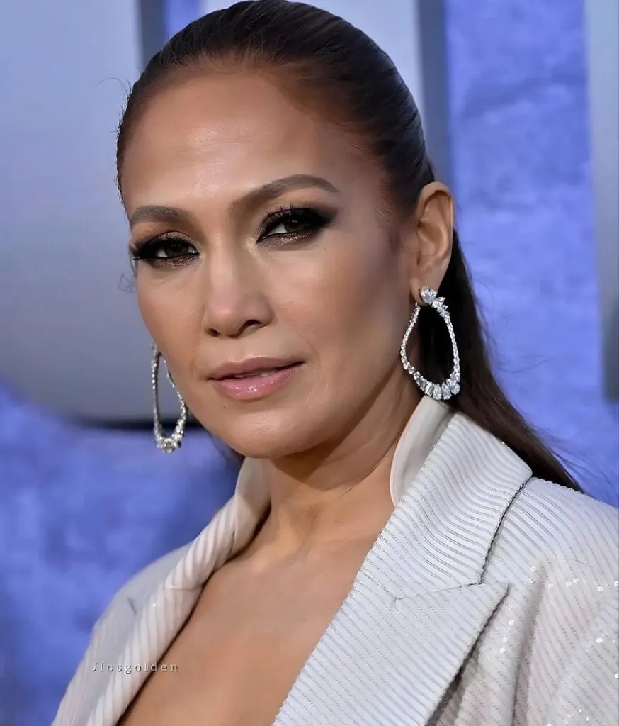 Actress With Black Hair and Brown Eyes-Jennifer Lopez